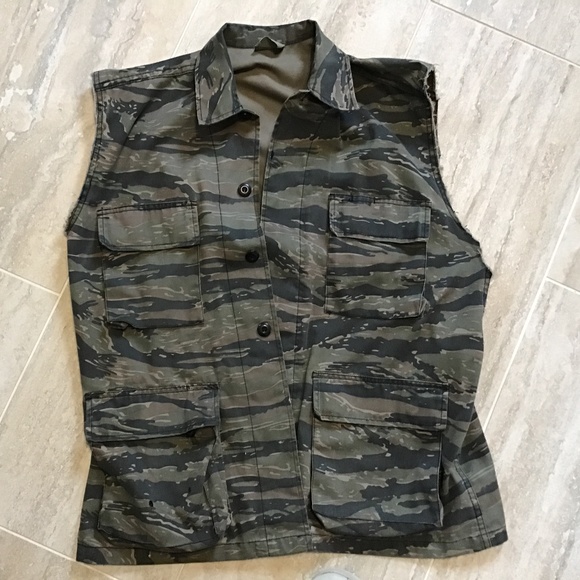 Redneck Camouflage Print Button Up Utility Vest - Picture 12 of 15